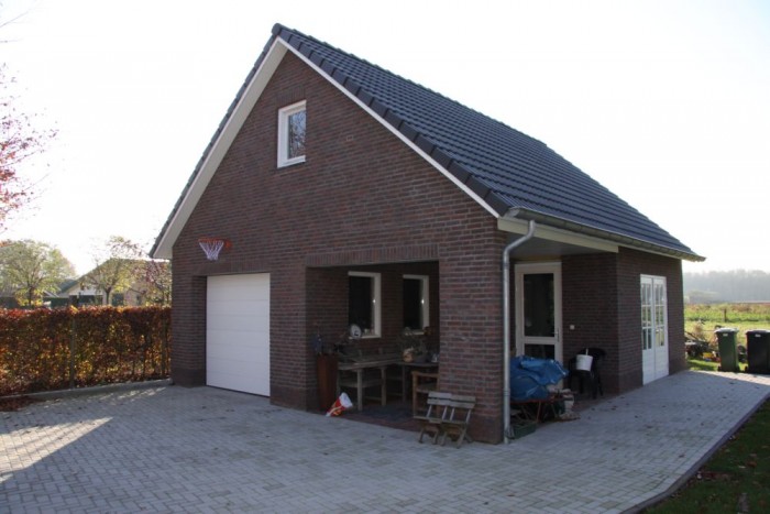 diverse kleine werken Het terras is mooi inpandig gerealiseerd