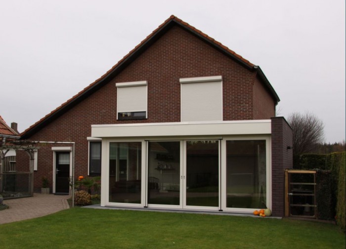 diverse kleine werken Nieuwe achtergevel met strakke tuinkamer