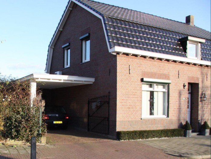 diverse kleine werken Carport in bijpassende stijl van bestaande woning